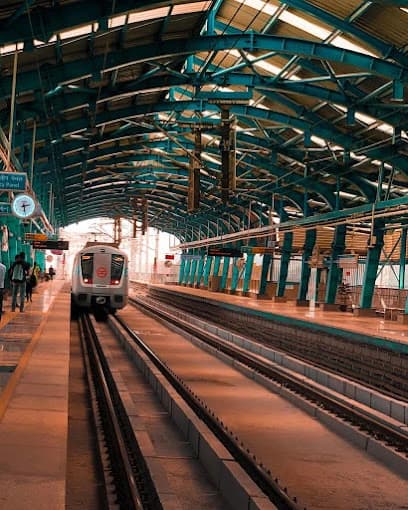 South Extension Delhi Metro Station thumb 2