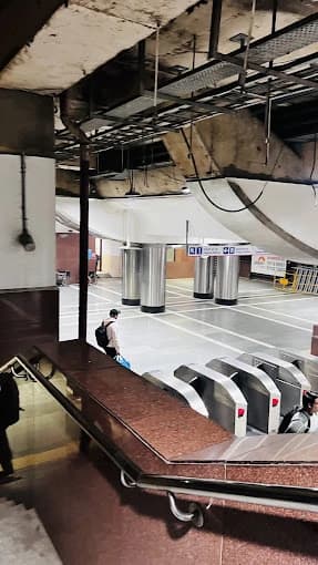 Tis Hazari Delhi Metro Station thumb 1
