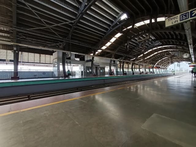 Udyog Nagar Delhi Metro Station thumb 6
