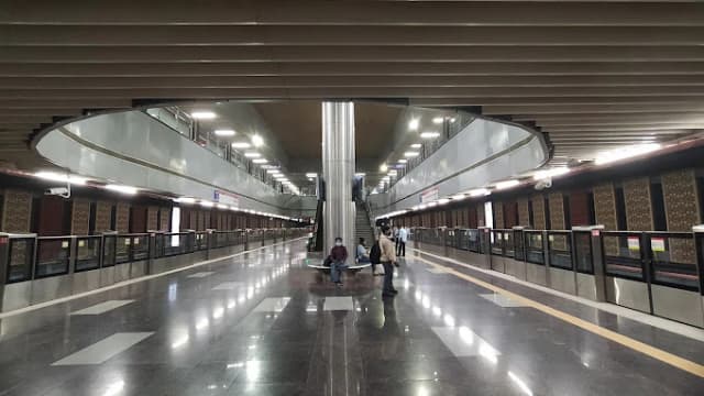 Naraina Vihar Delhi Metro Station thumb 4
