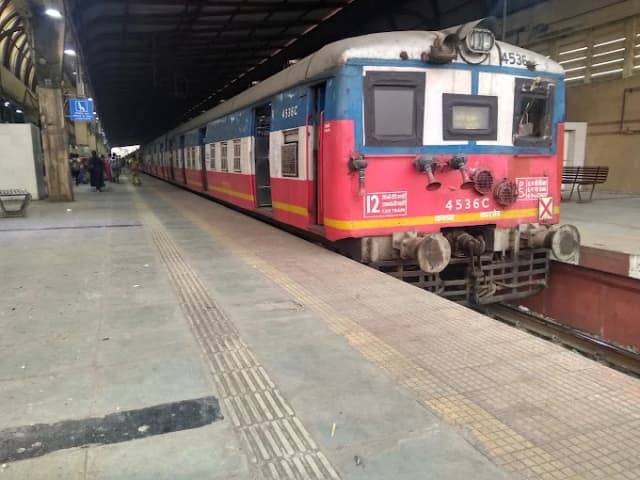 Airoli Railway Station thumb 3