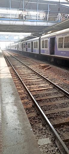 Bandra Railway Station thumb 5
