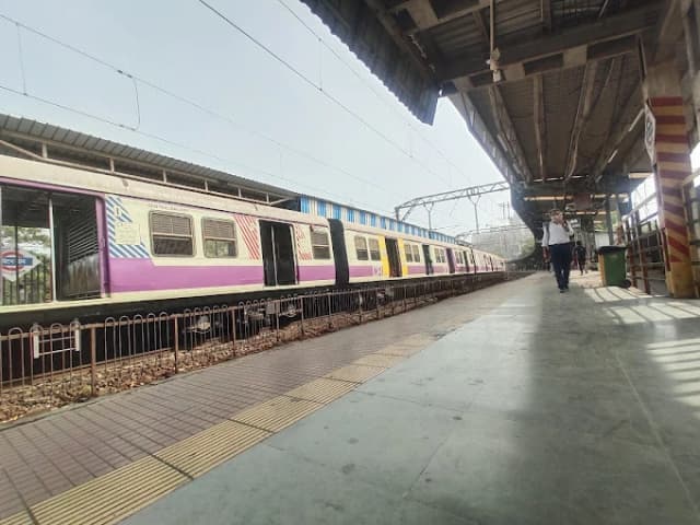 Cotton Green Railway Station thumb 6