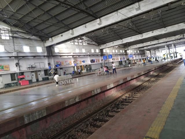 Ghansoli Railway Station thumb 2