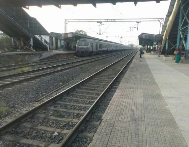 Kalamboli Railway Station thumb 2