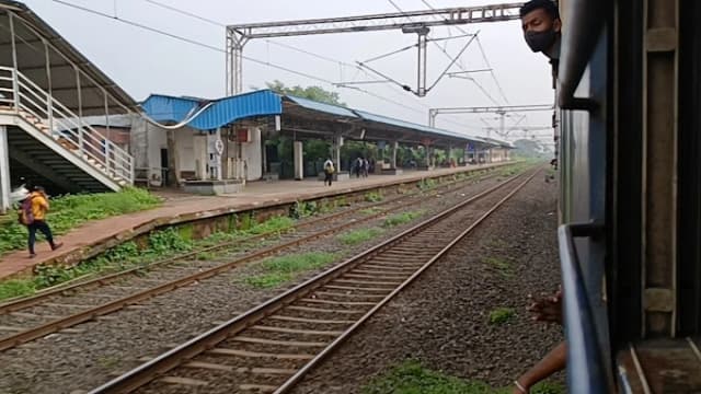 Kalamboli Railway Station thumb 3