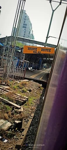 Malad Railway Station thumb 3
