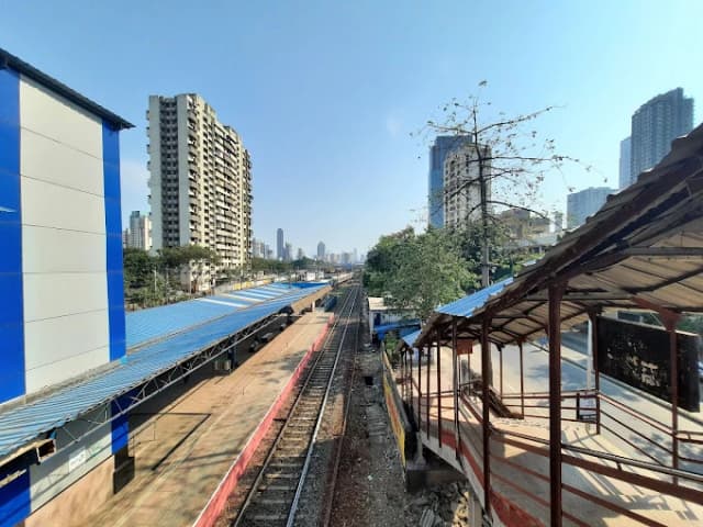 Matunga Road Railway Station thumb 2