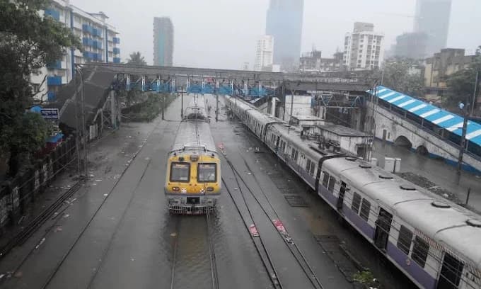 Matunga Road Railway Station 5