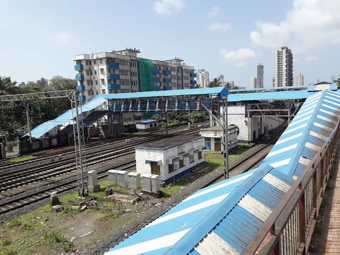Matunga Road Railway Station 4