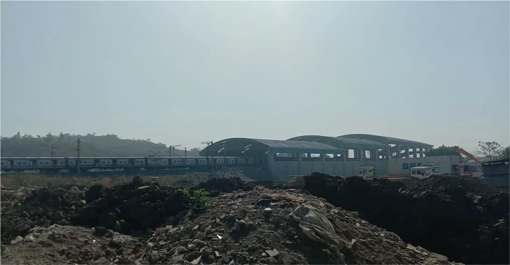 Gavan Railway Station 3