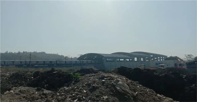 Gavan Railway Station thumb 3