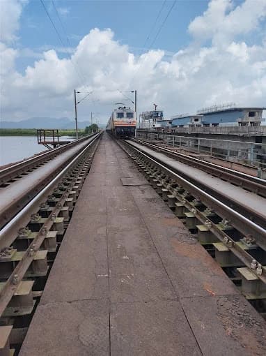 Vaitarna Railway Station 3