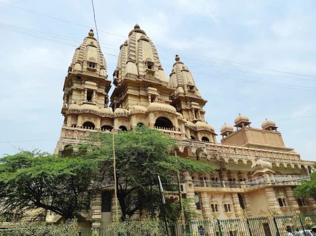 Chattarpur Mandir thumb 4