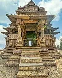 Sasbahu Temple, Gwalior thumb 1