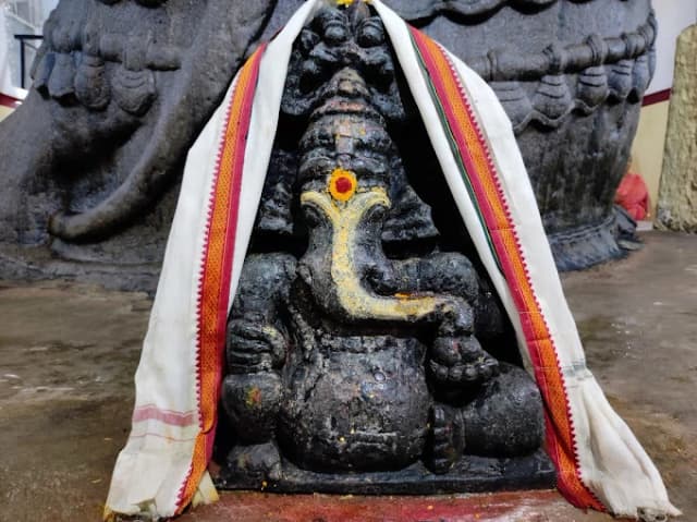 Sri Doddabasavanna Temple (Bengaluru) thumb 1