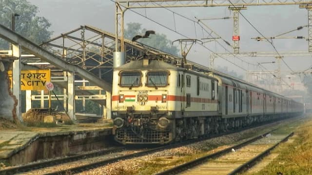 Agra City Railway Station thumb 2