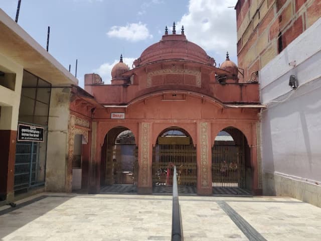 Shri Madan Mohan Ji Temple, Karauli thumb 2
