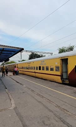 Delhi Cantonment Railway Station thumb 3