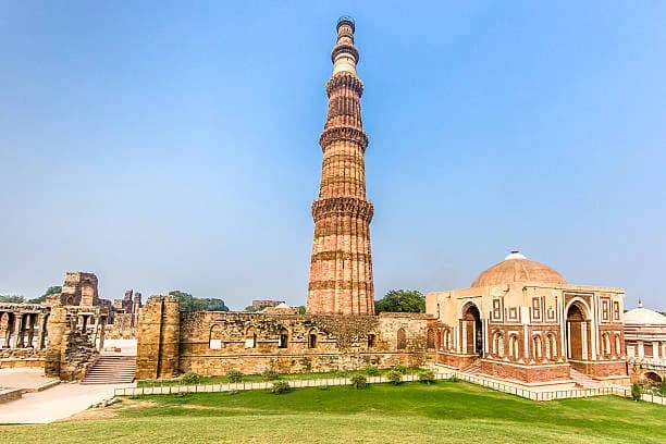 Qutub Minar: Iconic Stone Tower in Delhi’s Skyline