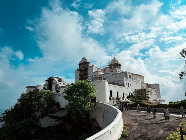 Discover Sajjangarh Monsoon Palace: Udaipur's Landmark