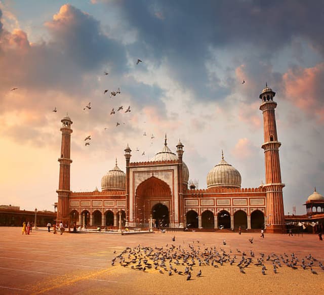Jama Masjid Delhi: Majestic Tourist Attraction in Old Delhi